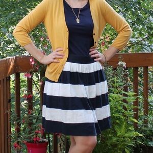 Adorable Banana Republic skirt with POCKETS!